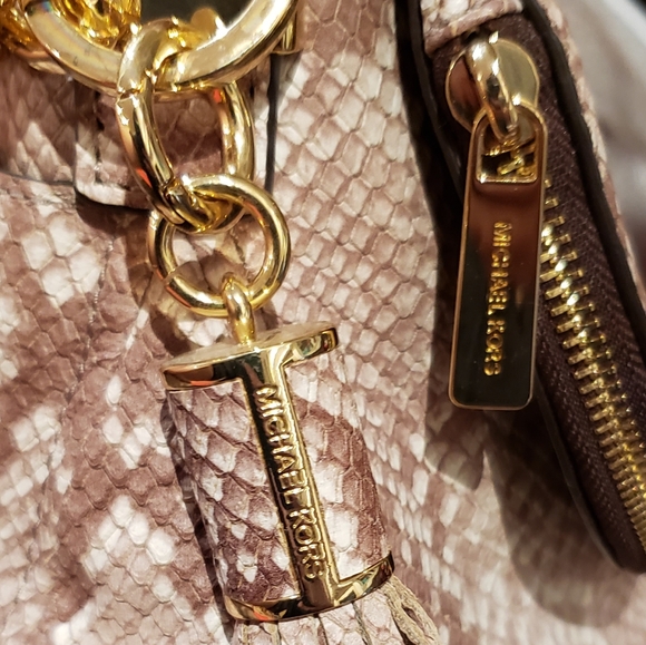 Michael Kors NWT Bedford Embossed Leather Satchel - Picture 11 of 11